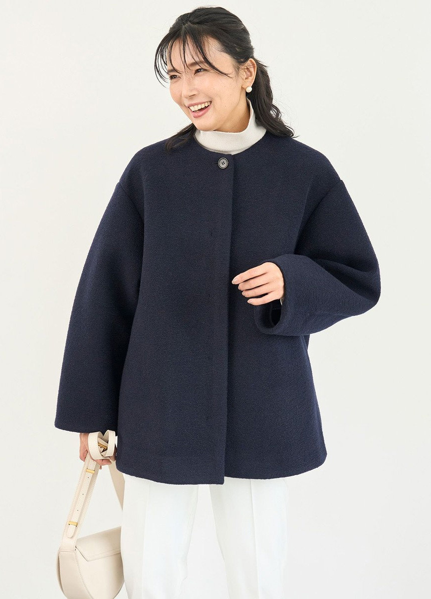 立體剪裁圓領大衣